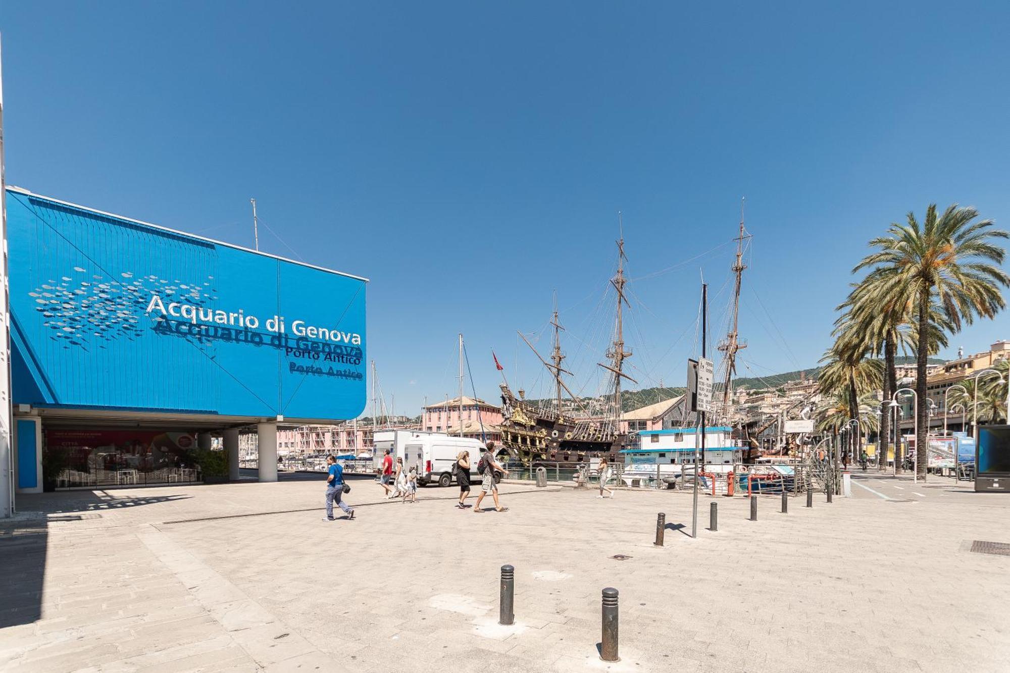 La Mansarda Del Principe, Vicoli, Acquario E Lanterna Apartment Genoa Luaran gambar