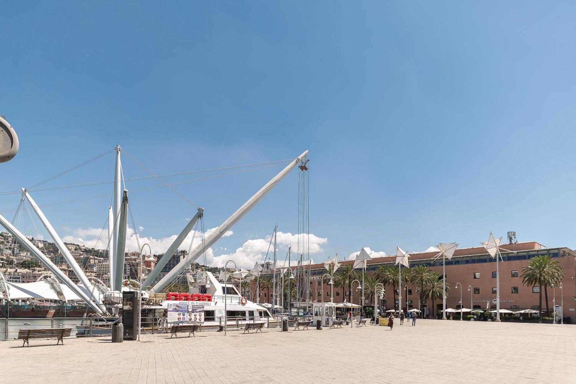 La Mansarda Del Principe, Vicoli, Acquario E Lanterna Apartment Genoa Luaran gambar