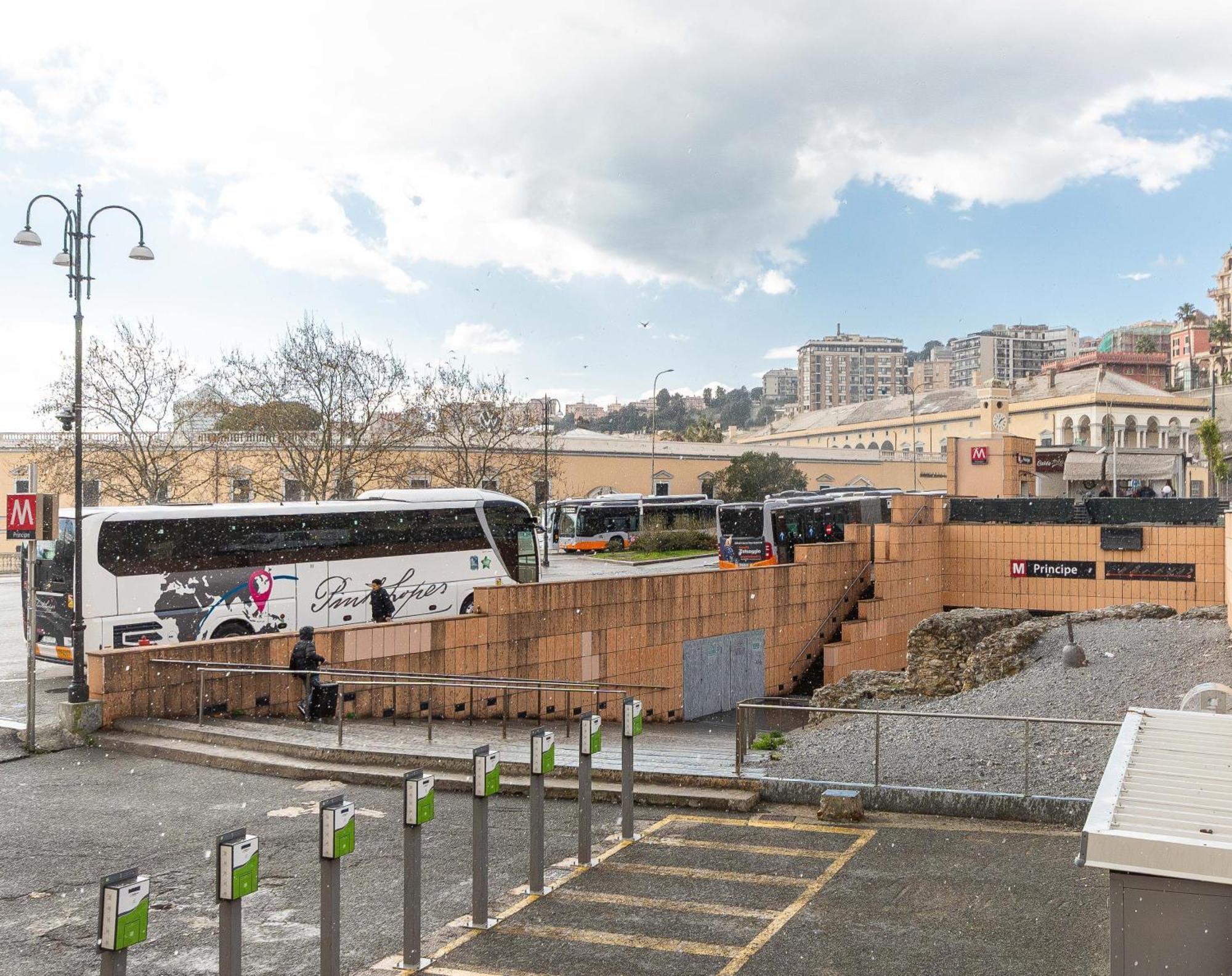 La Mansarda Del Principe, Vicoli, Acquario E Lanterna Apartment Genoa Luaran gambar